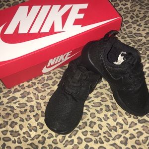 Nike Roshe Toddler Boy or Girl